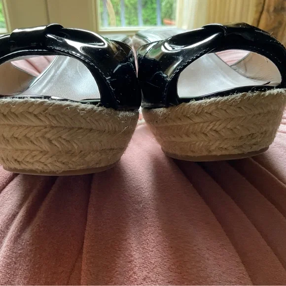 SALE!! ❤️ Valentino Black Patent Leather Bow Sandal with Wedge. Size 7 - Picture 5 of 13